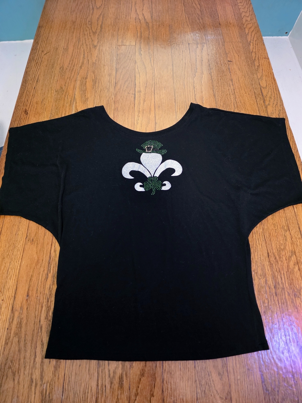Bella Black Short Sleeve Scoop Neck Top with Fleur-de-Lis Rhinestone Accent